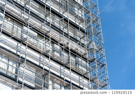 After assembling temporary scaffolding for large-scale repair work After assembling temporary scaffolding for large-scale repair work 120928519