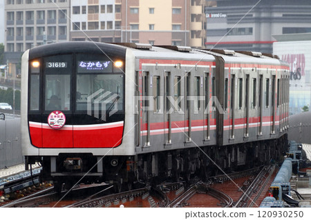 大阪地鐵禦堂筋線 30000 系列車抵達箕面茅野站（北大阪急行支線 HM） 120930250