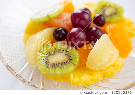Cut fruit 120930376