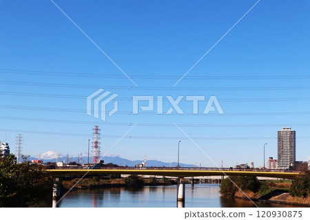 Scenery of the Tsurumi River in Tsunashima area, Kohoku Ward, Yokohama City 120930875