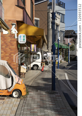 Streets in the city of Kamakura, Kanagawa Prefecture, Japan. Streets in the city of Kamakura, Kanagawa Prefecture, Japan. 120933512