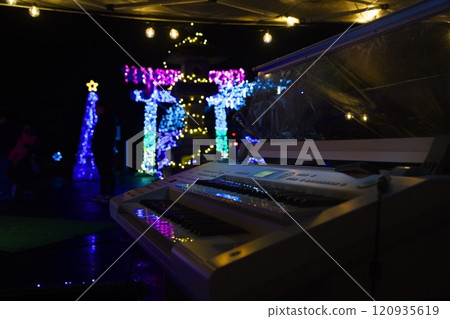 燈光和鋼琴 120935619