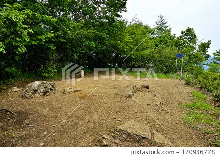 The summit of Mount Kenashi, the peak of the Misaka Mountains 120936778