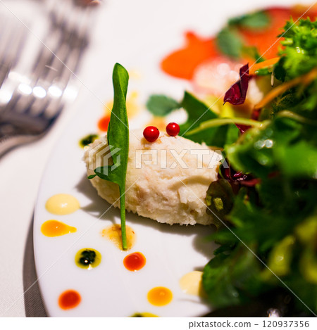 Salad-based hors d'oeuvres [Image of a healthy meal] 120937356