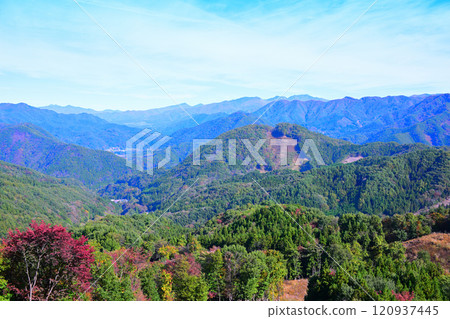 從山口道路看到的從湯村街道到釜山山的景色 120937445