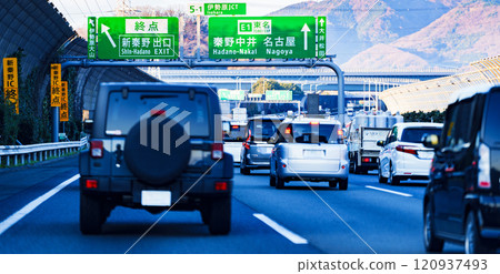 東名高速公路秦野中井入境線是著名的壅塞點【道路壅塞圖】 東名高速公路秦野中井入境線是著名的壅塞點【道路壅塞圖】 120937493