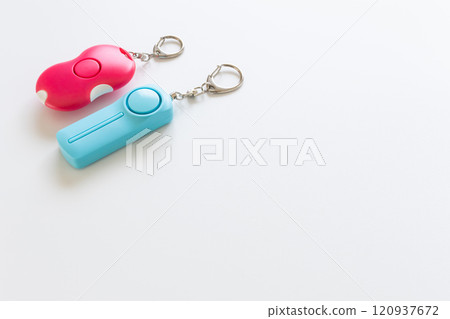 白底防盜蜂鳴器和防盜警報器照片素材 白底防盜蜂鳴器和防盜警報器照片素材 120937672