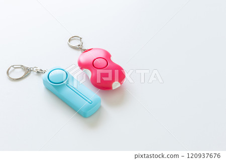 白底防盜蜂鳴器和防盜警報器照片素材 120937676