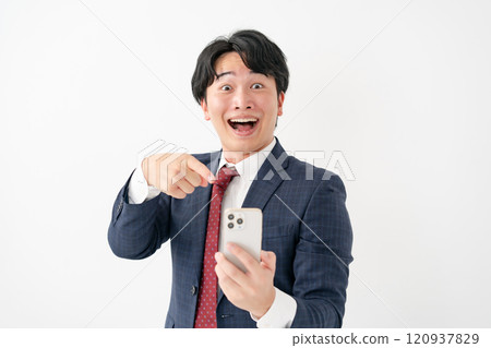 商人男性智慧型手機快樂 120937829