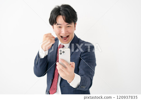 商人男性智慧型手機快樂 120937835