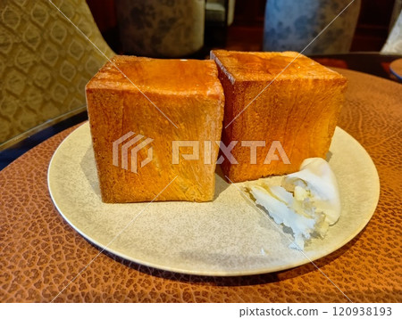Hotel Chinzanso Tokyo Lounge Exclusive Cube Croissants and Cheese 120938193