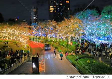 東京中城的夜景－城市裡冬季的燈光亮起來 120938305