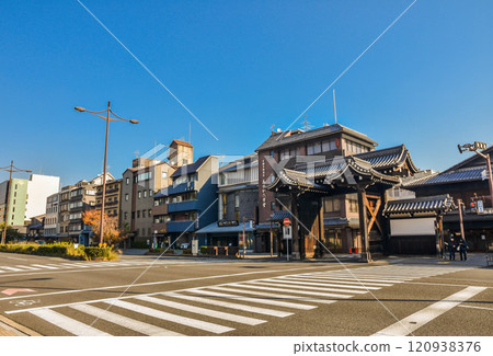 京都市西本願寺門前街景 120938376