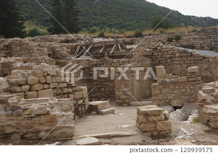 Scenery of the ruins of Ephesus near Izmir, Turkey 120939575