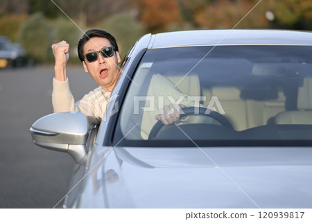 Angry man driving a car 120939817