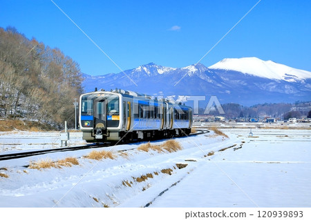 Koumi Line train and Mt. Asama 120939893