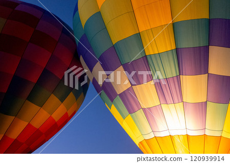 Hot air balloons lift off into the dawn sky 120939914