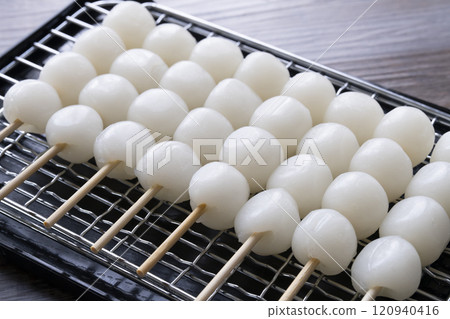 Grilling skewers of rice dumplings on a charcoal grill Grilling mitarashi rice dumplings Grilling skewers of rice dumplings on a charcoal grill Grilling mitarashi rice dumplings 120940416