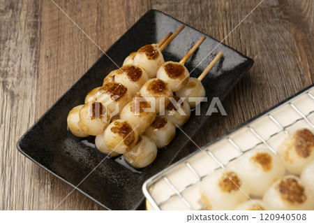 Mitarashi dango, grilled dango Mitarashi dango, grilled dango 120940508
