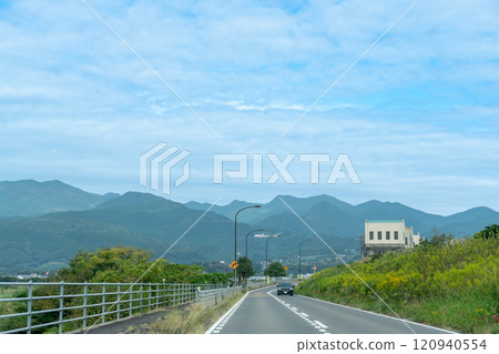 Isahaya City, Nagasaki Prefecture: Cars traveling on the Unzen-Tara Sea Line, which runs over Isahaya Bay in the Ariake Sea Isahaya City, Nagasaki Prefecture: Cars traveling on the Unzen-Tara Sea Line, which runs over Isahaya Bay in the Ariake Sea 120940554