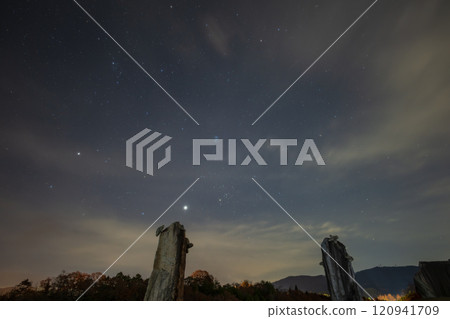 日本岡山縣高橋市觀光常山公園的美麗星空 日本高橋市觀光常山公園的美麗星空 120941709