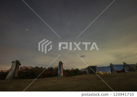 日本岡山縣高橋市觀光常山公園的美麗星空 日本高橋市觀光常山公園的美麗星空 120941710