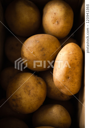 fresh potatoes in a vegetable stall 120941868
