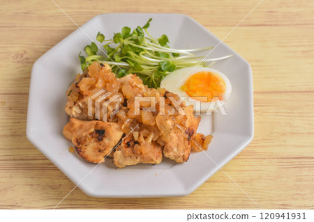 Grilled chicken and onion sauce Grilled chicken and onion sauce 120941931