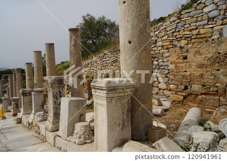 土耳其伊茲密爾附近的以弗所遺址 土耳其伊茲密爾附近的以弗所遺址 120941961