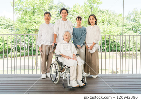 A three-generation family visiting a hospital or nursing home 120942380