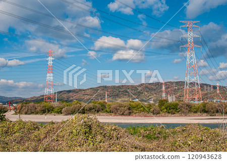 Yodo River in early winter, power line tower, Hirakata City, Osaka Prefecture Yodo River in early winter, power line tower, Hirakata City, Osaka Prefecture 120943628