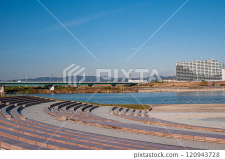 Yodogawa Aqua Theater, Hirakata Bridge, and the view of Takatsuki City, Hirakata City, Osaka Prefecture 120943728