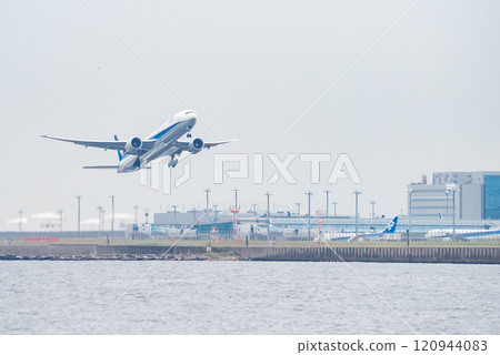 [Tokyo International Airport] Plane taking off from Haneda 120944083