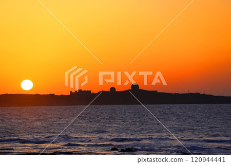 台灣富貴角燈塔夕陽海岸風光 台灣富貴角燈塔夕陽海岸風光 120944441