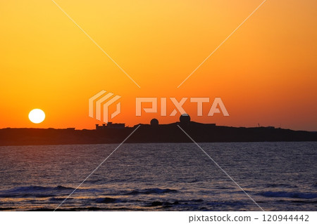 台灣富貴角燈塔夕陽海岸風光 台灣富貴角燈塔夕陽海岸風光 120944442