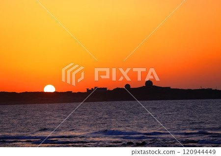 台灣富貴角燈塔夕陽海岸風光 120944449