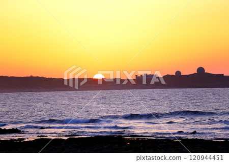 Sunset coastal scenery of Fuguijiao Lighthouse in Taiwan Sunset coastal scenery of Fuguijiao Lighthouse in Taiwan 120944451