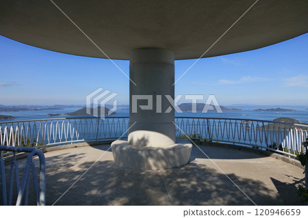 屋島北山頂的遊閣亭展望台及備三瀨戶群島 屋島北山頂的遊閣亭展望台及備三瀨戶群島 120946659