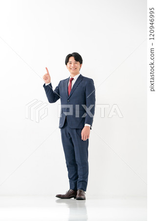 商人 20 多歲男性指著 120946995