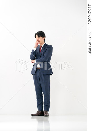 Businessman, male in his 20s, worried Businessman, male in his 20s, worried 120947037