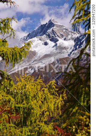 Hiking in Siguniang Mountain, Sichuan Province 120947200