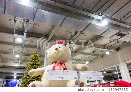 Costco on Tamasakai Street, Christmas stuffed animals, bears, east exit of Tamasakai Station on the Keio Sagamihara Line, Oyamagaoka, Machida City, Tokyo 120947285