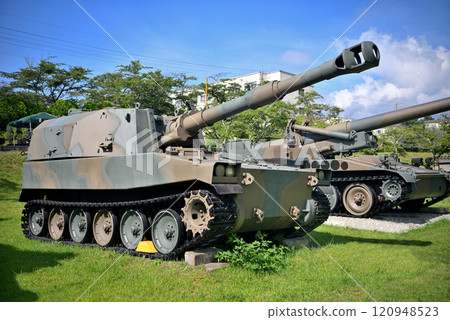 中部日本陸上自衛隊富士學校紀念活動展示車75型155毫米自走榴彈砲靜岡縣小山町(2) 120948523