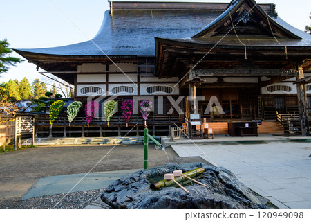 岩手縣世界遺產中尊寺大殿,安靜的早晨 岩手縣世界遺產中尊寺大殿,安靜的早晨 120949098