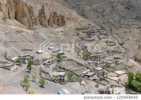 印度北部喜馬偕爾邦未開發的斯皮蒂山谷丹卡爾村的貢帕 120949649