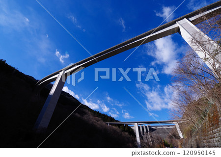瀧澤水壩和雷電轟六木橋 瀧澤水壩和雷電轟六木橋 120950145