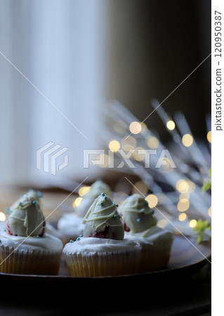 Chocolate strawberry cupcakes made with rice flour for Christmas 120950387