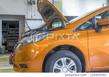 Automobile repair shop 120950444