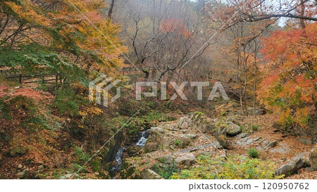 autumn mountain 120950762