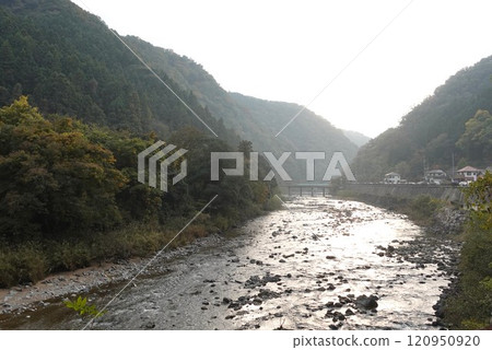 武庫川谷 廢棄鐵路遺址 健行 遠處的神戶渡槽橋 120950920
